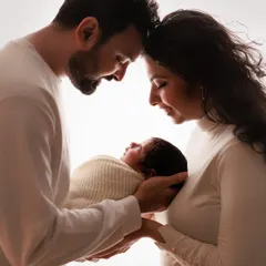 The embrace of parenthood is a feeling like no other. I use soft, natural lighting to create these beautiful silhouette-style portraits that highlight the deep connection between you and your new baby.