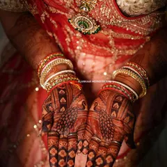 The final look for a bride, with her hands adorned with intricate mehndi that has matured into a deep, dark stain.