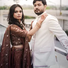 A stylish pose from the couple on their engagement day. I guide couples into poses that feel natural and look elegant, capturing both their individual style and their connection.