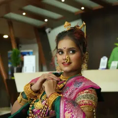 A confident and radiant Peshwai bride. Our training focuses on creating looks that are not only beautiful in photos but also comfortable and long-lasting for the bride throughout her special day.