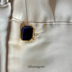 These gemstone and gold cufflinks strike the perfect balance of modern design and classic sophistication. Ideal for weddings, celebrations, or elevating your everyday work attire.