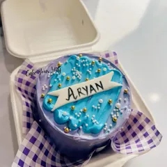 This personalized bento cake is packed in its signature takeaway box. The simple yet elegant design with a name banner, sprinkles, and a beautiful purple and blue color scheme makes it a perfect personal treat.