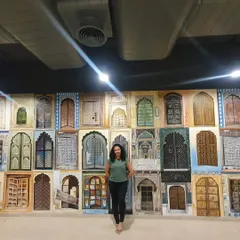A duplicate shot of me with the 'Doorways of India' mural.