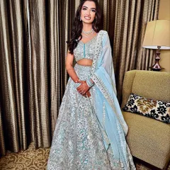 A vision in pastel for her reception. This look is all about soft, radiant glam, with glowing skin, shimmery eyes, and a beautiful smile that lights up the room. It’s fresh, modern, and absolutely timeless.