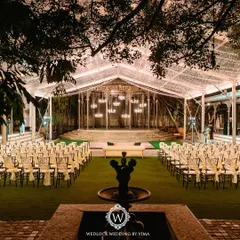For this cocktail night, we set up a magnificent transparent tent filled with dazzling chandeliers and fairy lights. It created a starlit, open-air feeling while keeping the celebration intimate and cozy.