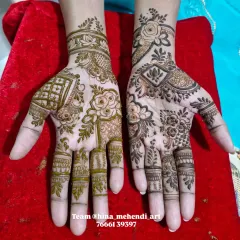 A mix of two different styles for wedding guests. One hand has a traditional Indian floral pattern, while the other features a modern Indo-Arabic design.