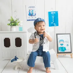 Paging Dr. Cutie. This "junior doctor" themed shoot was a special request for a baby whose parents are both doctors. It's a wonderful way to create a personalized and meaningful portrait.