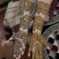 A beautiful floral design with a mix of bold flowers and delicate leaves. The contrast between the dark and light shading gives it a lovely 3D effect.