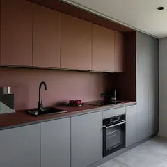 Step into this contemporary kitchen that blends sleek lines with cutting-edge design. The handleless cabinets and integrated oven create a minimalist aesthetic, while the color combination adds a touch of modern elegance.