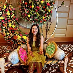 Nothing makes me happier than a smiling bride. I travel to your location for your mehendi ceremony to ensure you are relaxed and comfortable.