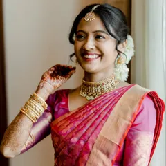 The perfect example of a happy South Indian bride. We focused on dewy skin, a classic red lip, and an elegant floral updo to create a look that is both traditional and radiantly beautiful.