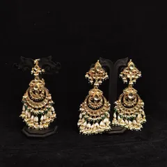 We offer a variety of chandbali and jhumka earrings for rent. These pieces are perfect for wedding guests or for smaller pre-wedding functions.