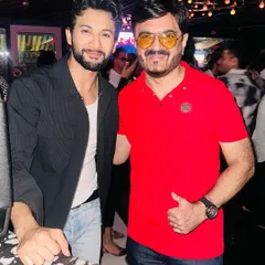 Had a great time with the talented Rohit Saraf at my Chitrahaar Night at Radio Bar. It's always amazing to see actors who appreciate the golden era of Bollywood music.