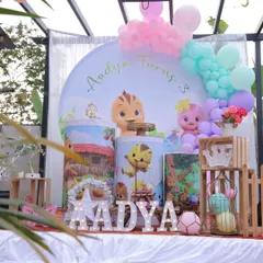 A closer look at the props for our Cocomelon theme. We use themed pedestals, light-up letters for the name, and other small details to make the setup feel complete.