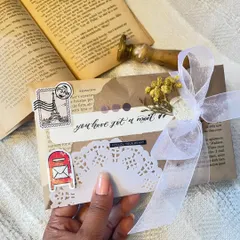 You've got mail! 💌 I love adding all the little details to make your letter feel special before it even gets opened. This one features cute stickers, a doily, dried flowers, and a delicate ribbon.