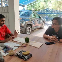 Every workshop begins with a conversation. Here, I'm discussing the process and techniques with a student before we dive into sculpting, ensuring everyone feels comfortable and ready to create.
