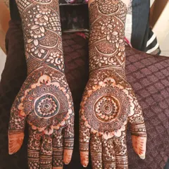 I love creating symmetrical designs like this one, where a central mandala on the palm is the star. The pattern extends up the arm with a mix of paisleys and florals, making it a bold choice for any party.