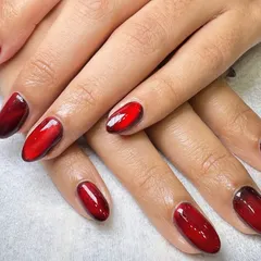 Let's turn up the heat with this fiery red cat-eye nail art. Using a special magnetic polish, I create a mesmerizing, shifting line of light that gives the nails a deep, velvety, and dimensional look that is sure to get noticed.
