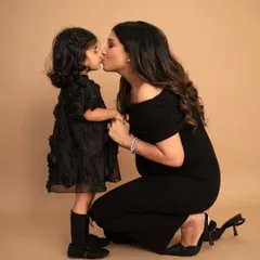 A tender kiss between a mother and her daughter during their maternity session. These are the precious moments of connection I aim to capture as a family prepares to welcome a new life.