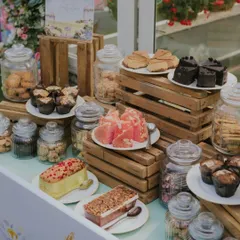 The secret ingredient is always love. For this Mussoorie wedding, we curated a custom bakery stall featuring handpicked treats from local bakeries in Dehradun and Landour, giving guests a delicious taste of the region.