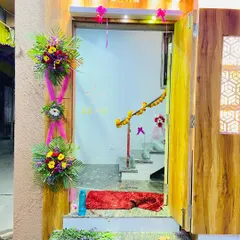 For a more subtle approach, I also create simpler entrance decorations. This design uses two beautiful floral bouquets connected by pink ribbons, adding an elegant and festive touch without overwhelming the space.