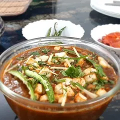 Another look at a perfect pairing: my homemade chole garnished with ginger and green chillies, with a side of crisp pickled onions. This is a combination that never fails to impress.
