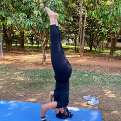 I conquered another layer of fear today! This was a huge milestone: doing a Tripod Headstand with a slow, controlled ascent and descent, with no wall support. This is proof that with consistent practice, you can achieve anything.