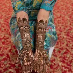 A close-up of a full-coverage bridal design featuring Raja-Rani portraits. I use fine lines to create expressive faces and intricate details in the clothing and jewelry of the figures.