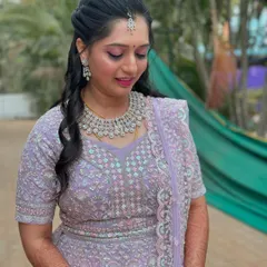 For Rashmi's reception, we went for a soft glam look. The focus was on shimmery, bright eyes and a flawless base that complemented her stunning diamond jewelry and intricately embroidered lehenga, ensuring she looked and felt amazing for her party.