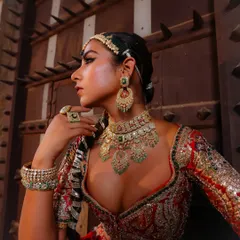 A powerful moment from a campaign for Jadaav Jewels, where I focused on creating a dramatic and regal bridal look. The styling highlights a magnificent jadau necklace set against a rich, red embroidered lehenga, with a braided parandi hairstyle to complete the traditional aesthetic.