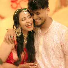 The Haldi ceremony is all about unrestrained fun and laughter. I love capturing these candid moments of pure happiness, where traditions are celebrated with playful hearts.