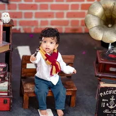 For the little wizard in your life! Our Harry Potter theme is a magical experience, complete with a wand, scarf, and vintage props for a truly enchanting photoshoot.