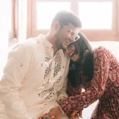 This is the kind of moment I live for. Amidst the royal backdrop of Udaipur, all that mattered was their connection. Her unrestrained laugh, his gentle smile. It’s a simple, honest portrait of happiness that feels timeless.