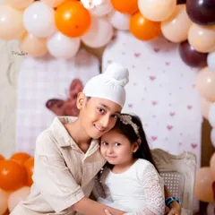 The special bond between a big brother and his little sister. Sibling photoshoots are a wonderful way to freeze these fleeting moments of childhood friendship.
