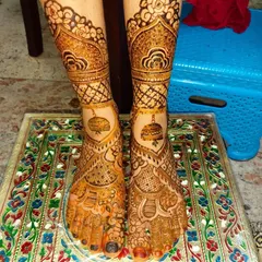 A full view of the matching jhumka designs on both feet. The symmetry and detail make for a truly special bridal look.