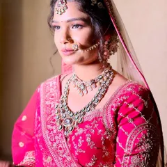 This bride looks stunning in a pink lehenga, accessorized with a unique matha patti from my rental jewellery collection.