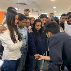 A personal and interactive sleight-of-hand trick for a small group of employees. This format allows everyone to be part of the magic, creating a strong sense of camaraderie.