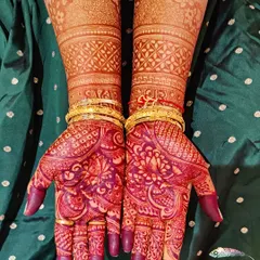 A breathtakingly dark and rich henna stain on a bride. The deep burgundy color makes every intricate detail of the design pop, creating a truly luxurious and stunning final look.