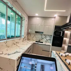Here you can see the 3D render on the tablet alongside the actual kitchen installation. This demonstrates our commitment to delivering exactly what we promised in the design phase, from the cabinet finish to the countertop pattern.