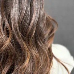 A close-up of the caramel balayage, detailing the fine ribbons of color that give the hair a natural, sun-kissed effect.