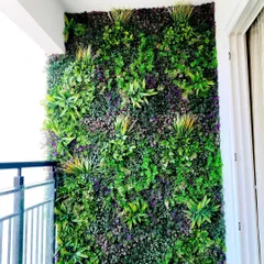 This balcony features one of our premium mixed-foliage designs. The combination of different leaf shapes, colors, and depths gives the artificial wall a very natural and dense jungle-like appearance.