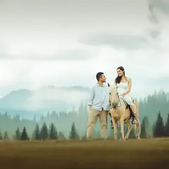 A true fairytale moment featuring a couple and a beautiful horse against a backdrop of misty mountains. We love incorporating unique elements like this to make your pre-wedding photoshoot a truly unforgettable and personalized experience.