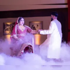 A romantic moment from a wedding we choreographed virtually for a US-based couple. We focus on creating simple yet beautiful movements that are easy to learn online and look stunning on the day.