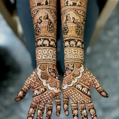 For the bride who loves classic elegance, this design is a perfect choice. It features majestic peacocks and royal elephants, symbols of grace and strength, woven into a traditional full-coverage pattern that extends up the forearms.