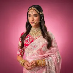 For this campaign with Ranka Jewellers and Snusha Silks, I styled Vaishnavi Vijayanand in a modern bridal look. The focus was on pairing a designer saree with statement jewellery.