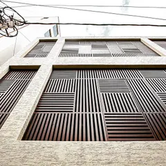 A worm's-eye view of the custom-designed screens, emphasizing the complex basket-weave pattern that provides both privacy and aesthetic appeal.