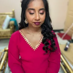 A close-up of the eye makeup. The shimmering pink shadow brightens the eyes, while the flawless base ensures the look lasts all night.