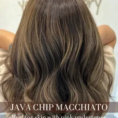 A perfect example of our Java Chip Macchiato shade. We formulated this blend of cool and neutral tones to create a multi-dimensional brunette look, ideal for adding richness and depth while beautifully complementing skin with pink undertones.