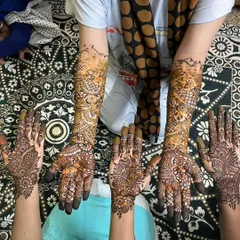 A large group getting their henna done for a wedding celebration. I can handle group bookings to make sure everyone in your party gets a beautiful design.