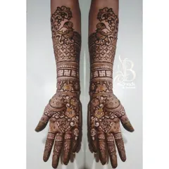 I believe mehndi is the best jewelry. This design features classic peacock motifs at the top of the arms, flowing into intricate jaal and floral patterns. The swastika elements are included for good fortune, making it perfect for any auspicious festival.